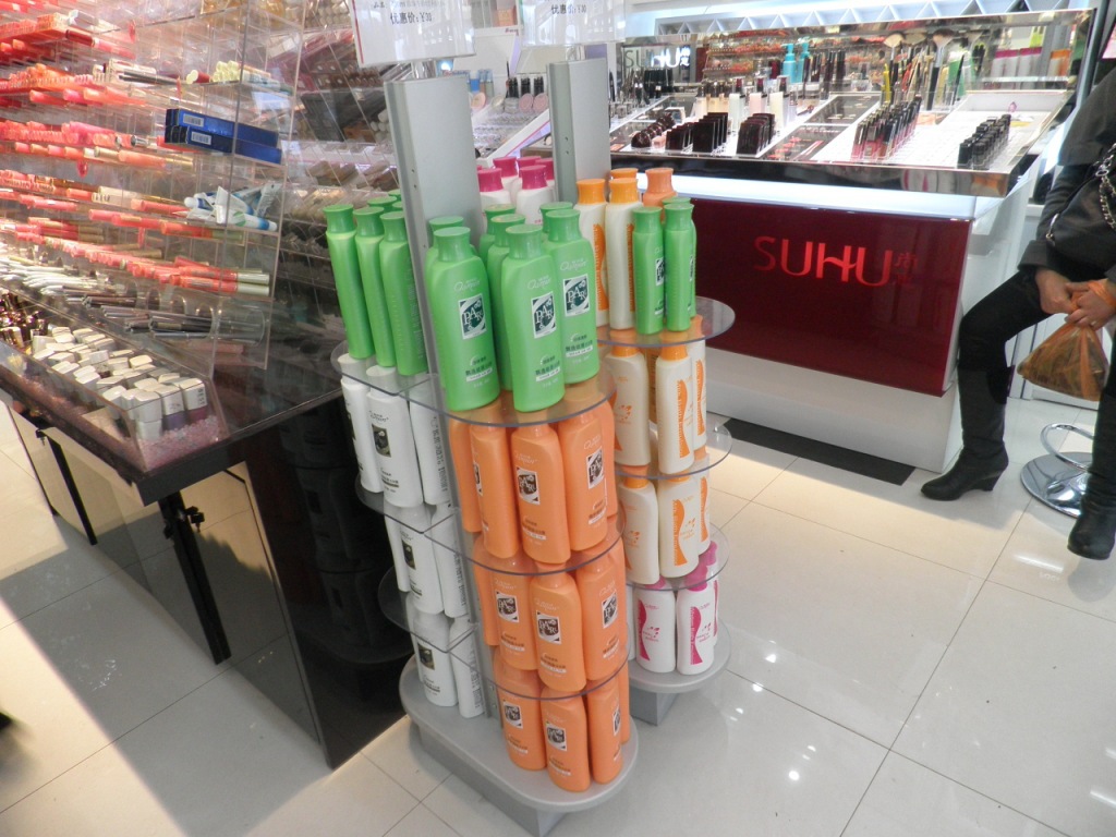 日用品展示架選購指南 可拆卸設(shè)計(jì)，靈活陳列化妝品與百貨